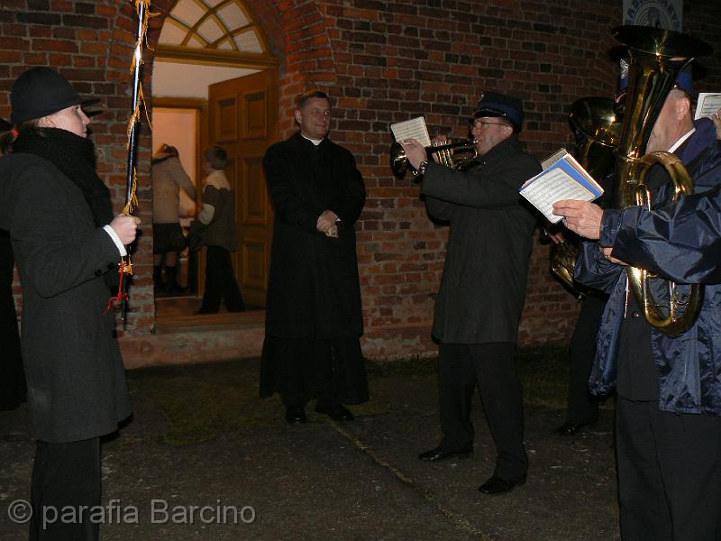 P1130985.JPG - Orkiestra Strażacka gra Księdzu Biskupowi